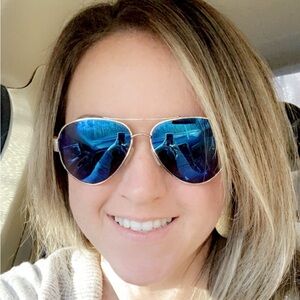 Meet your Posher, Caitlin